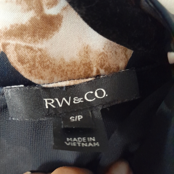 RW&CO - Picture 2 of 6